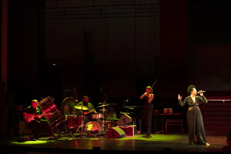 Perle noire. Méditations pour Joséphine, musique de Tyshawn Sorey, textes parlés de Claudia Rankine, conception de Julia Bullock et Peter Sellars, Opéra national de Paris (Palais Garnier)