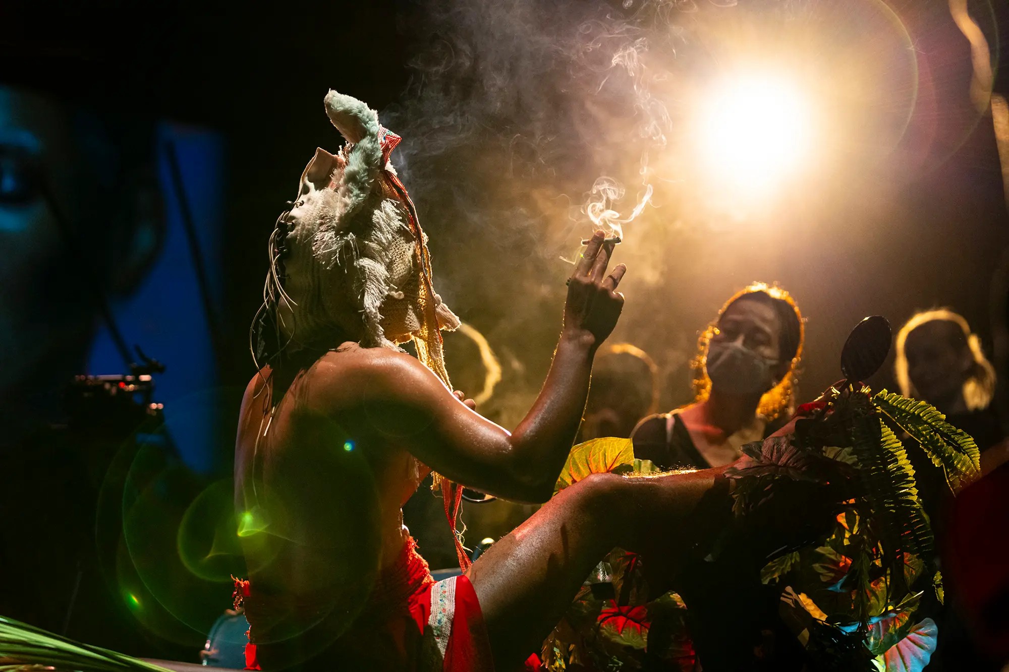Ocean Cage, mise en scène de Tianzhuo Chen, chorégraphie et interprétation de Siko Setyanto au Théâtre de la Cité Internationale avec le Festival d’Automne