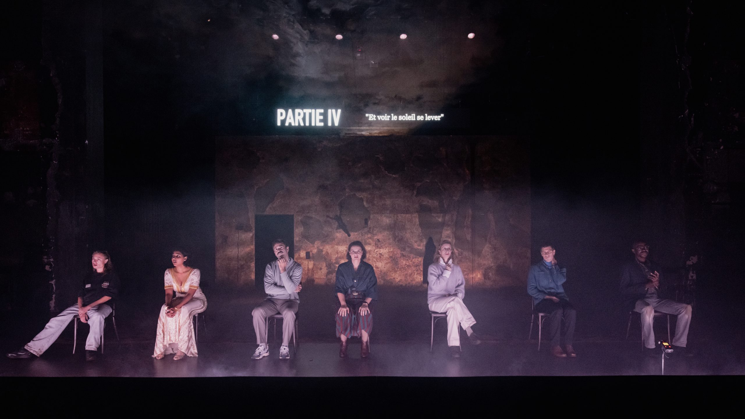 Bientôt le jour, conception, écriture et mise en scène de Julie Bertin-Le Birgit Ensemble, au TGP, Centre dramatique national de Saint-Denis