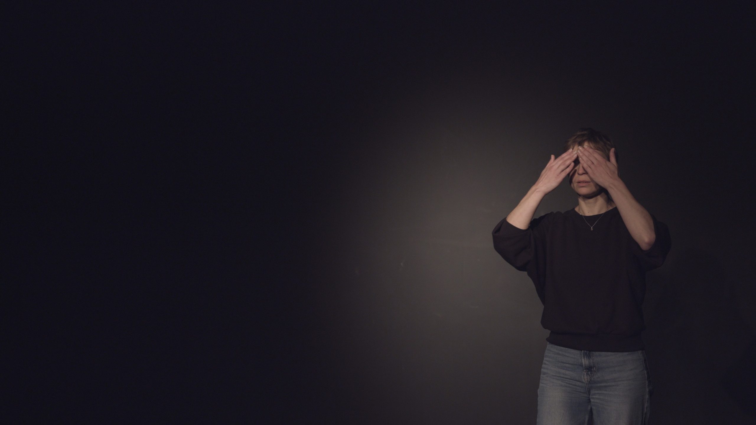 Vania est vivant, texte de Natalia Lizorkina, mise en scène et jeu d’Ivanka Polchenko au Local des Autrices, à Paris